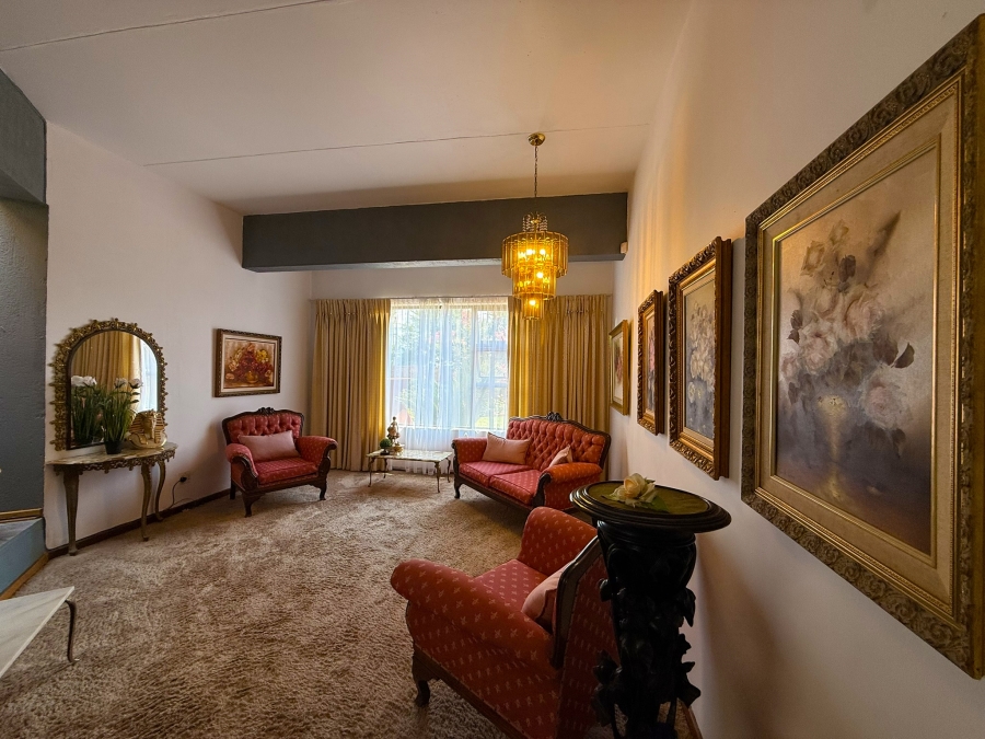 6 Bedroom Property for Sale in Van Der Hoff Park North West